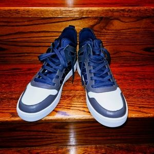 Sketchers Size 7 High top shoes